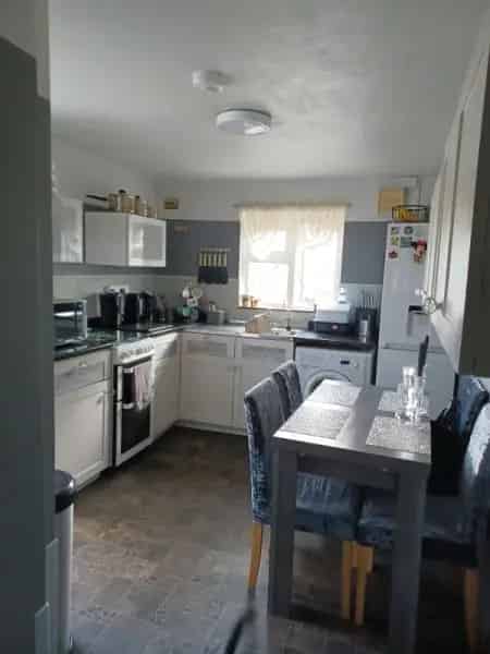 2 Bedroom House Near Uxbridge Road