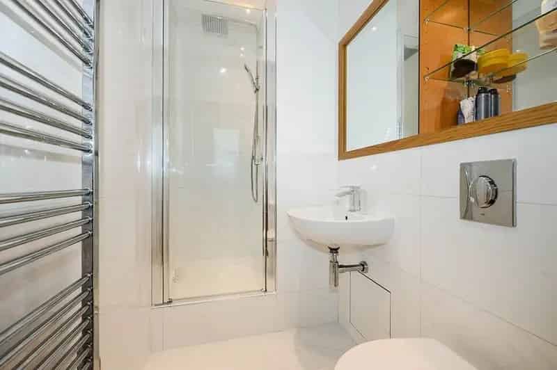 2 Bedroom Furnished Apartment Liverpool City Views Gym Parking