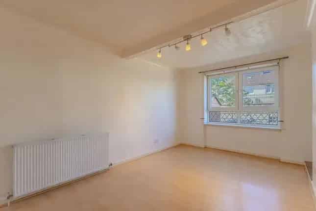 Flat for Sale in Cumbernauld Road Stepps G33