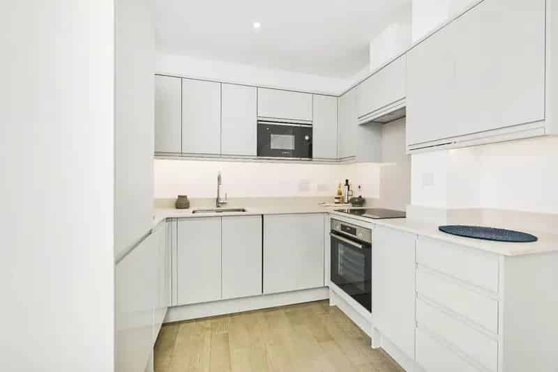 3 Bedroom Apartment Near Train Station with Private Outdoor Space