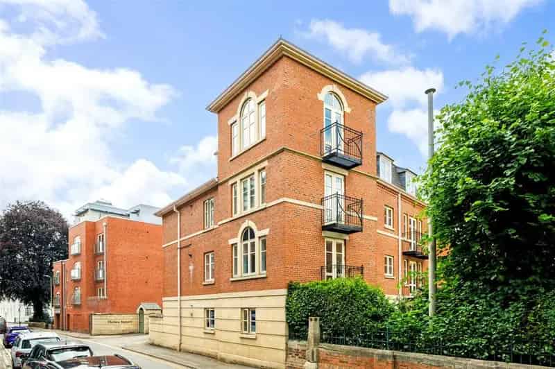 3 Bedroom Penthouse Apartment Cheltenham Town Centre