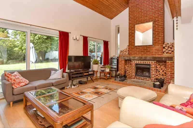 5 Bedroom Chalet Bungalow for Sale in Borden