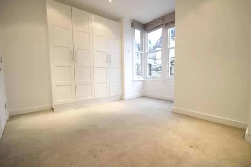 1 Bed Flat for Sale - Victorian Conversion Apartment