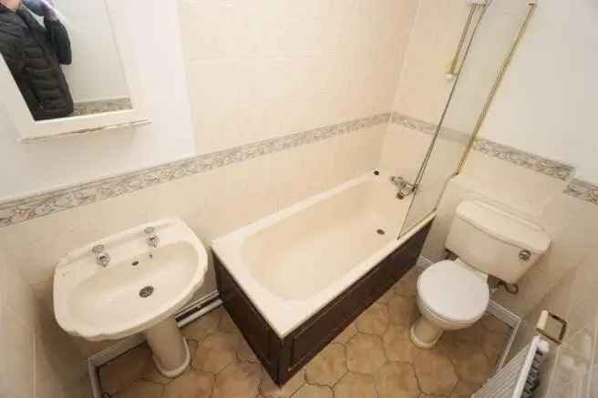 1 Bedroom Ground Floor Apartment Bolton Town Centre