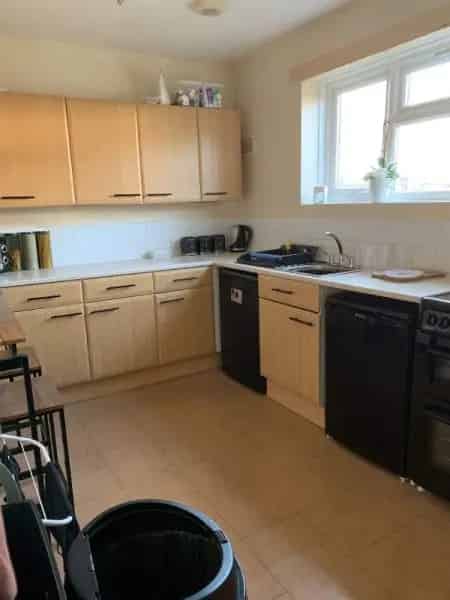 3 Bedroom House Near Schools and Lakeside