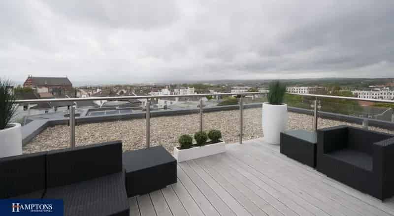 3 Bedroom Flat for Sale with Roof Terrace and Parking
