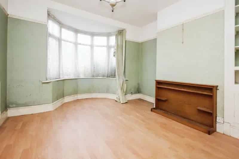 Three Bedroom Semi Detached House For Sale No Upward Chain