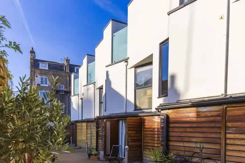 2 Bedroom Terraced House to Rent Gated Mews London
