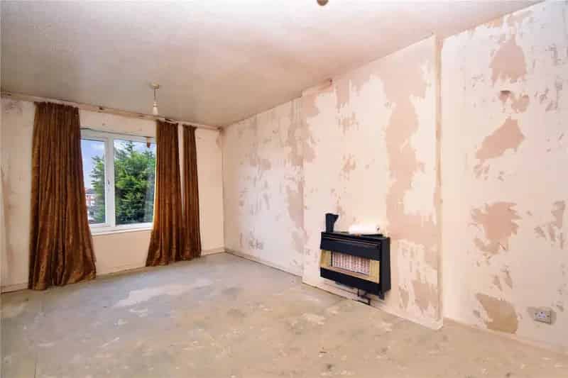 1 Bed Apartment in Morley - Cash Buyers Only - Chain Free