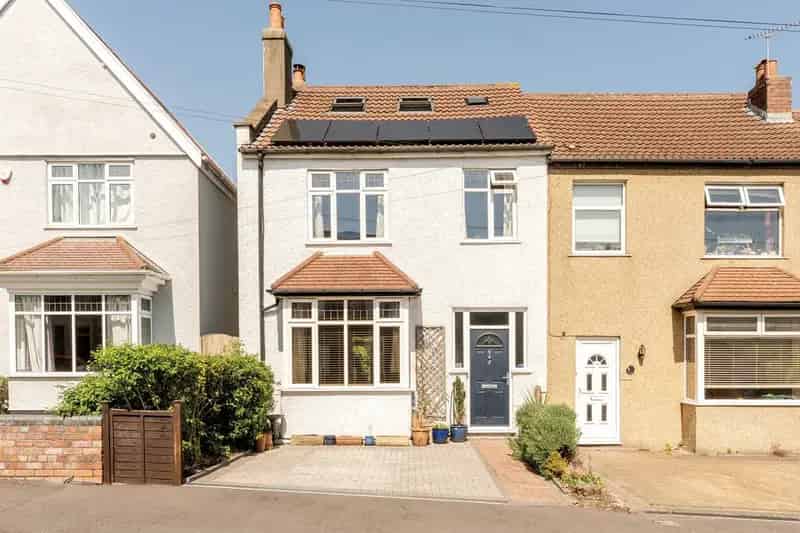 4 Bedroom End of Terrace House for Sale