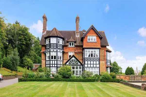 Snowdenham Hall, Snowdenham Lane, Bramley, Guildford, GU5 0DB | Property for sale | Savills