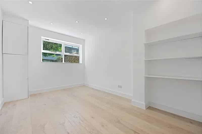 2 Bedroom Garden Flat London - Unfurnished - Available Now