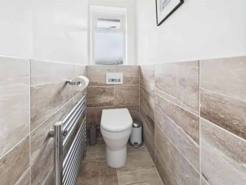 3 Bed House For Sale Near Town Centre