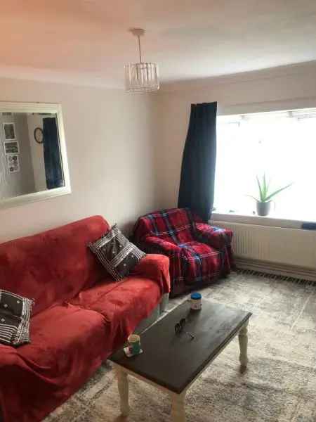 Bungalow For Rent in Southend-on-Sea, England