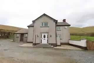 3 Bedroom House with Garden - Oil Central Heating & Double Glazing