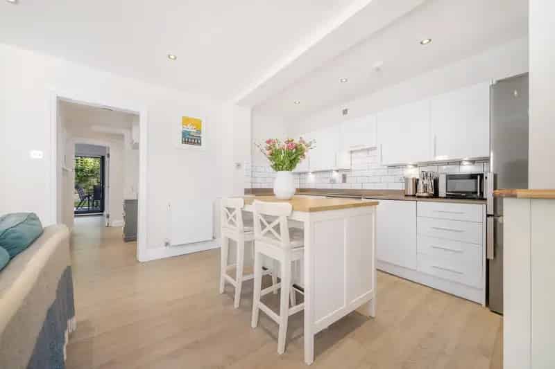 3 Bedroom Flat House to Rent in Clapham