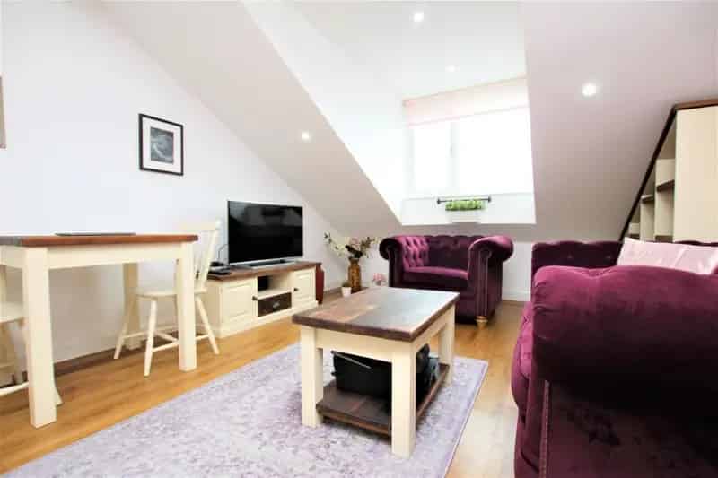 1 Bedroom Apartment City Reach Top Floor Allocated Parking
