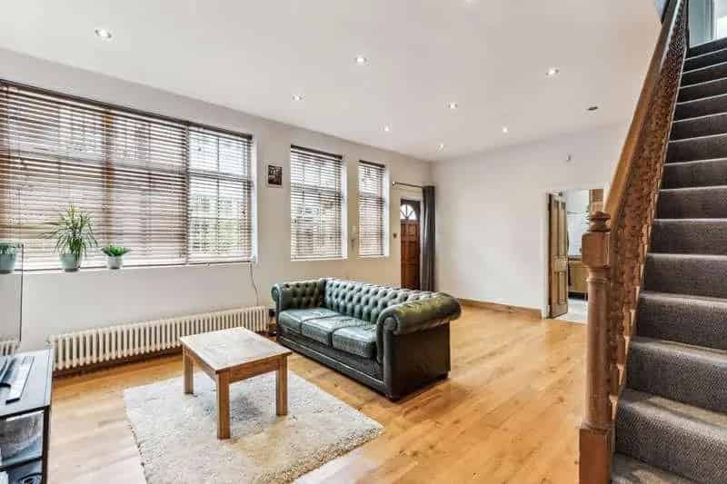 2 Bed Property for Sale Near Clapham South