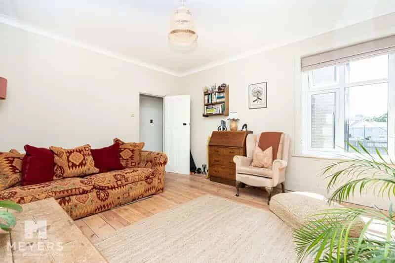3 Bedroom Flat for Sale near River Stour