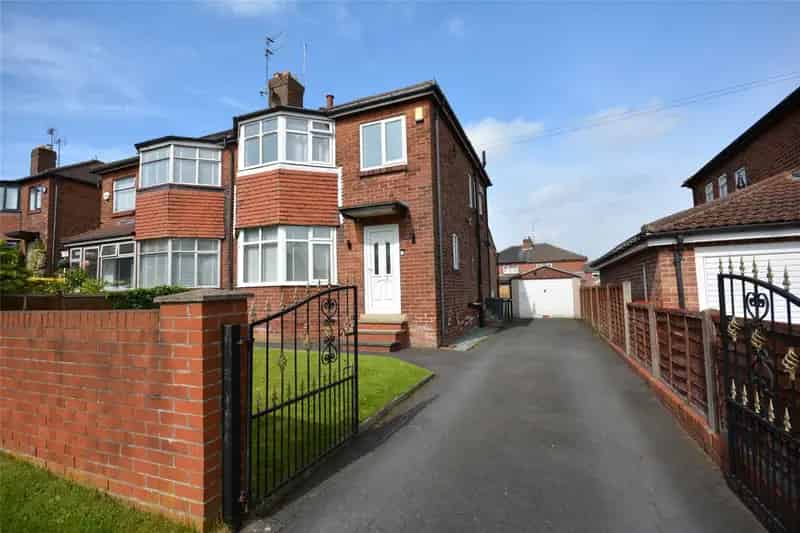 3-Bed Semi-Detached House with Detached Garage and Gardens