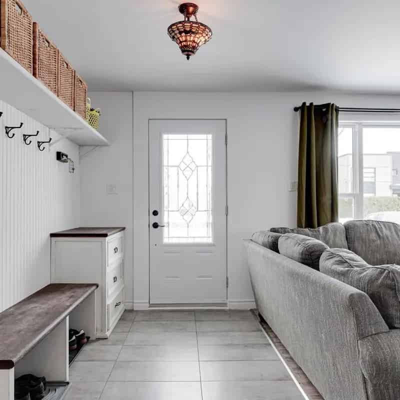 Spacious 4-Bedroom House Near Train and REM