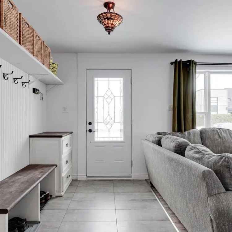 Spacious 4-Bedroom House Near Train and REM