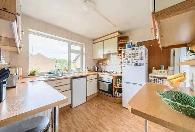 3 Bed Flat for Sale Garage Parking Communal Garden