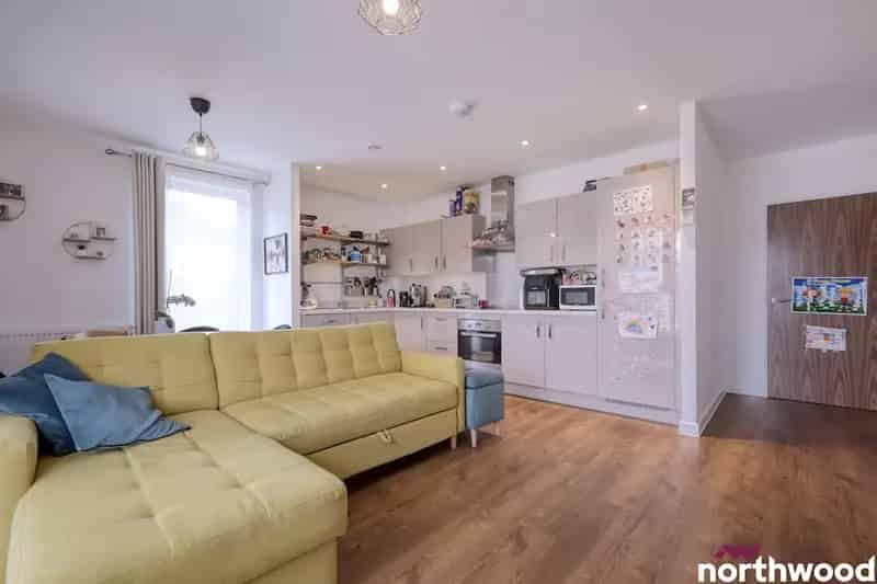 2-Bed Chelmsford City Centre Apartment  Spacious Open-Plan Living Balcony Parking