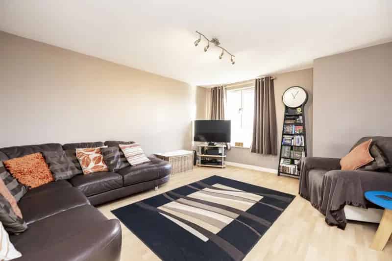 Two Bedroom Apartment in Woodend Near Hospitals and Oil Offices