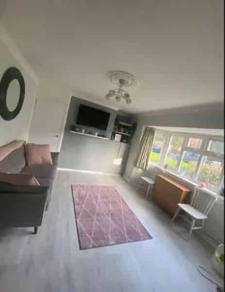 Spacious 2-Bed Flat Beckenham - Newly Decorated Near Station