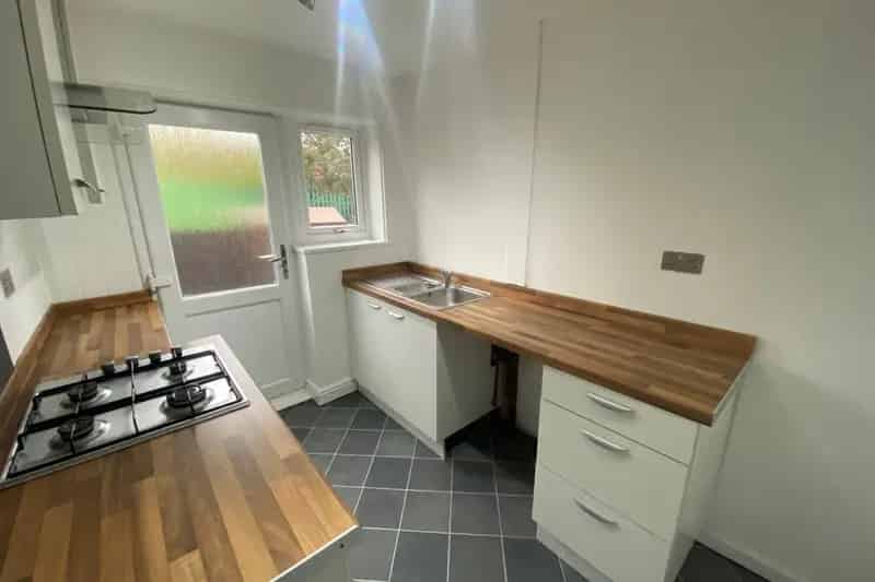 3 Bed Mid Terrace House Near Bramley Centre