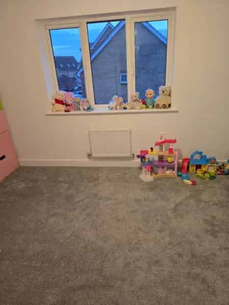 3 Bedroom House Big Garden Driveway Quiet Neighborhood