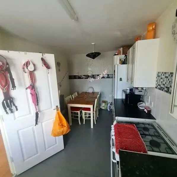 House For Rent in Reigate and Banstead, England