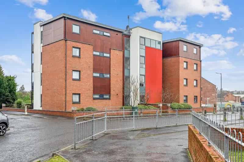 2 Bedroom Flat for Sale - Ideal Investment Opportunity