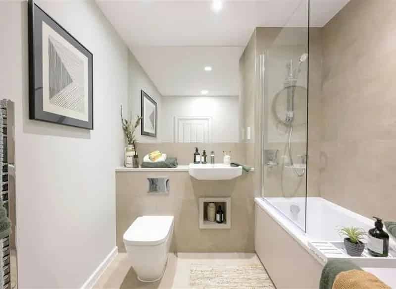 One Double Bedroom Apartment with Balcony in Clapham