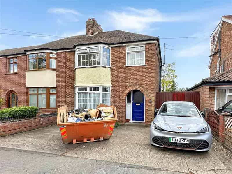 3 Bedroom Semi-Detached House for Sale