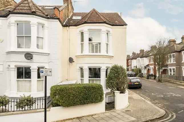 Four Bedroom Victorian House for Sale in London SW12