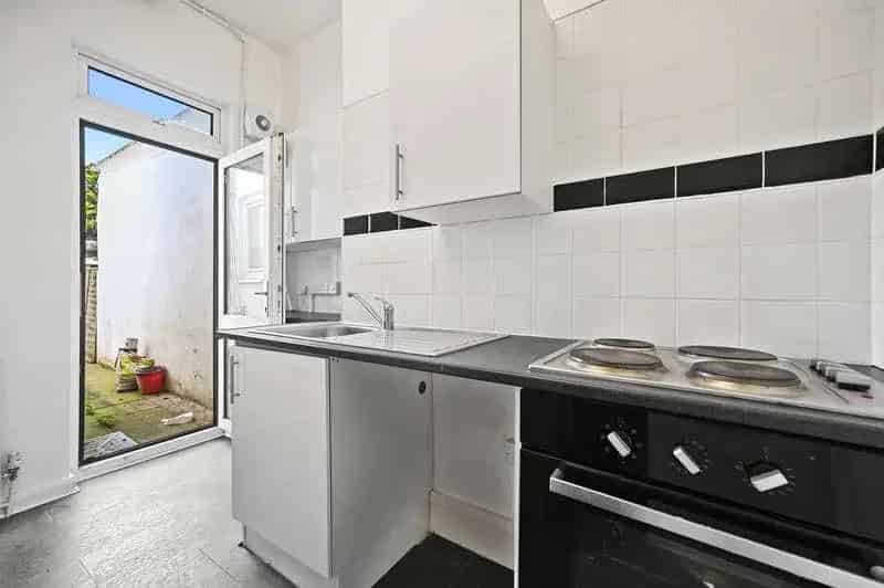 1 Bed Flat for Sale Willesden Green Spacious Ground Floor Apartment