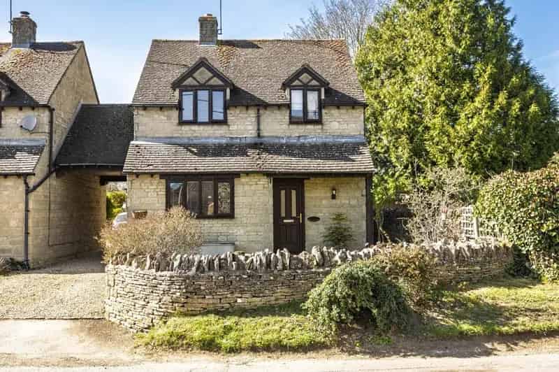 2 Bedroom Semi-Detached House for Sale in Kingham