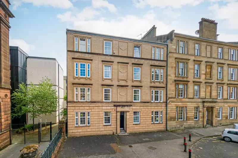 2 Bedroom Flat for Sale in Woodlands Glasgow
