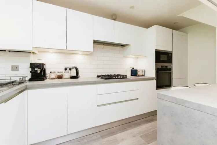 Two Double Bedroom Maisonette with Communal Gardens and Parking