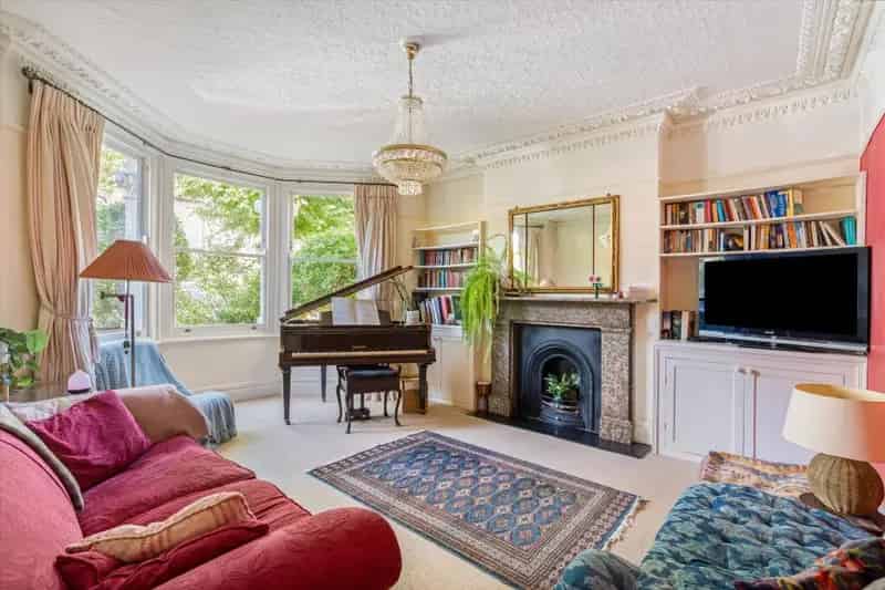 5 Bedroom Semi-Detached House for Sale in Henleaze