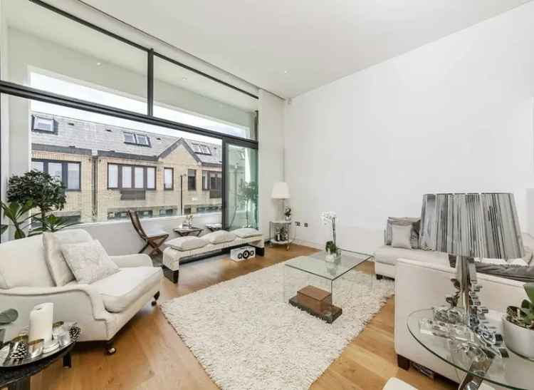Three Double Bedroom Mews House with Garage and Balcony