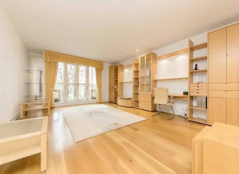 2-Bedroom 2-Bathroom Riverside Apartment Canary Wharf