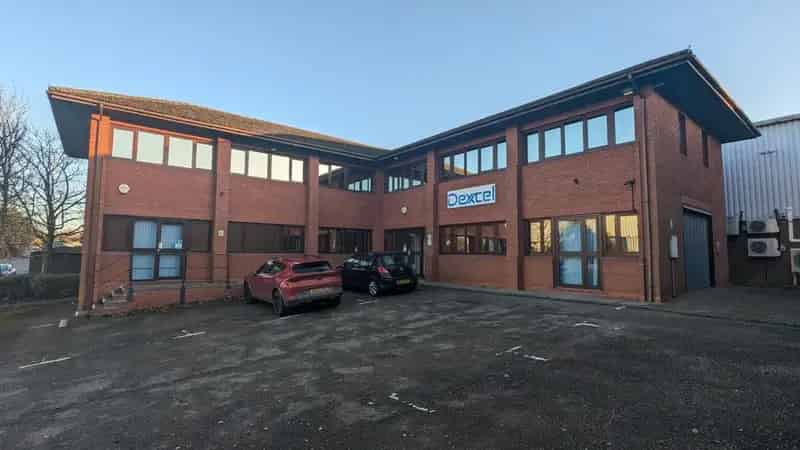 Modern Office Space for Rent 14 Car Parks AC Gas Heating