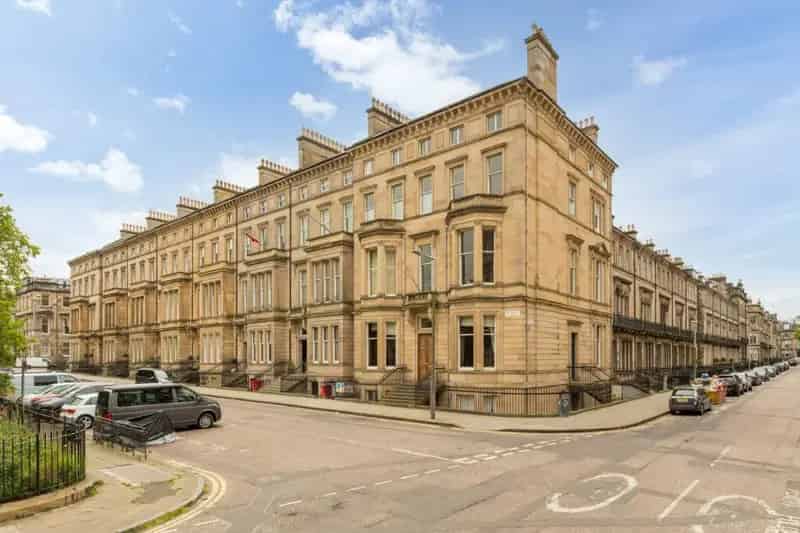 3 Bedroom Flat for Sale in Edinburgh West End