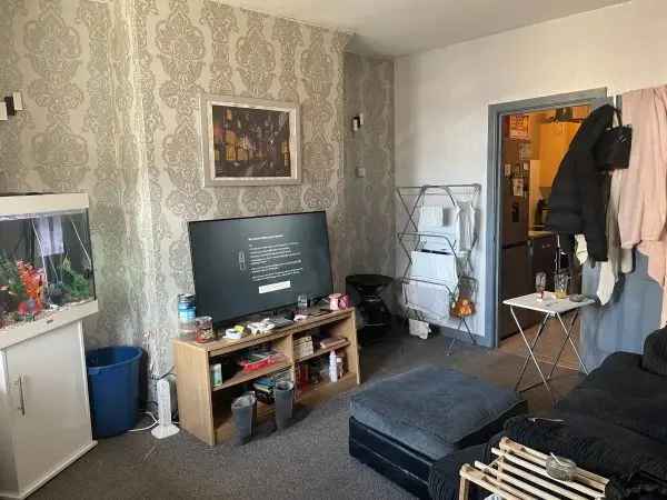 Flat For Rent in Bradford, England