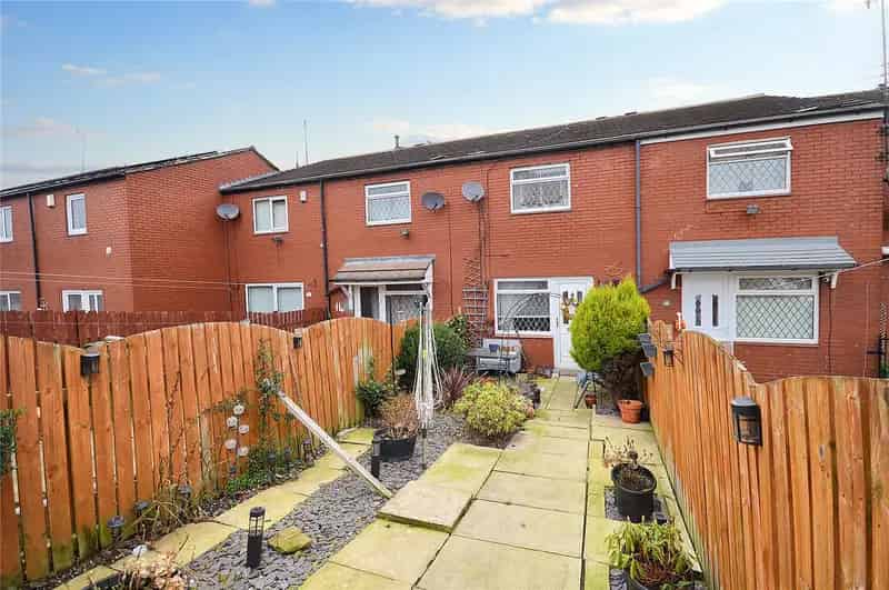 2 Double Bedroom Mid Terrace Home Near M62 M1 Motorways