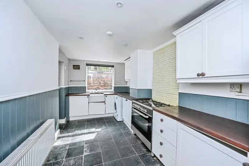 Four Bedroom House in Aigburth