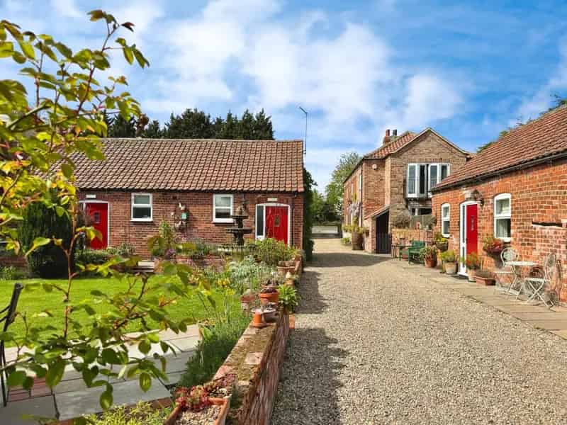 Family Home with 6 Apartments and 2.5 Acres